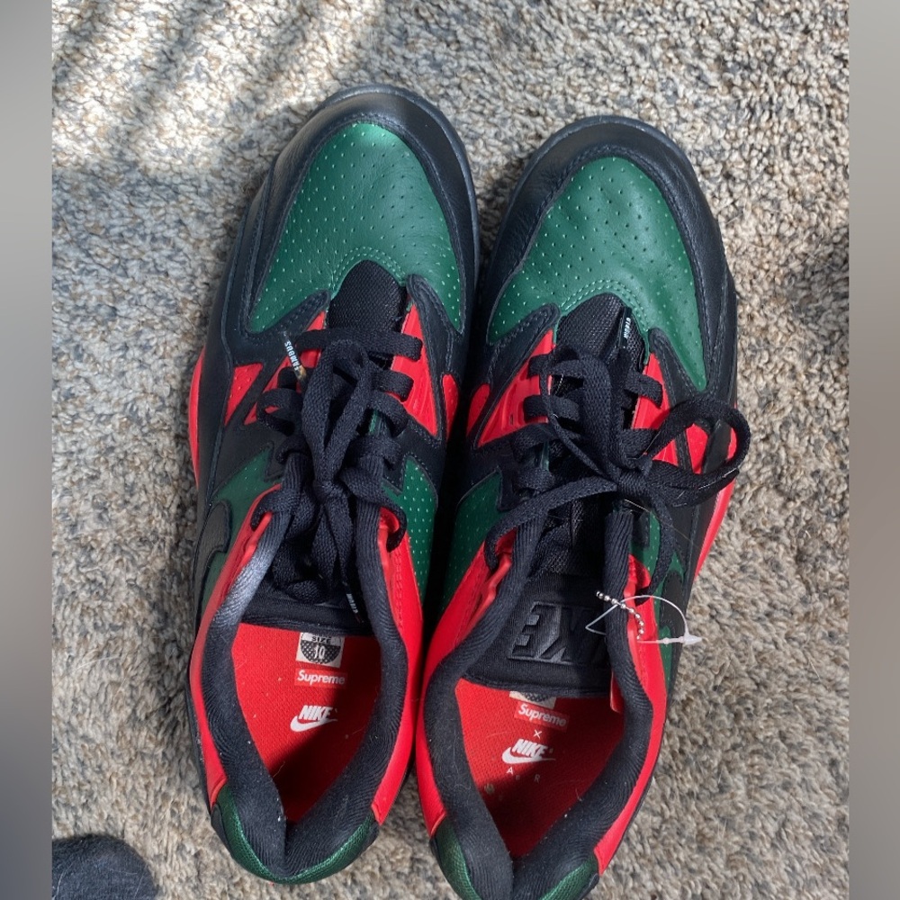 Nike cross trainer low supreme. Used but in great condition